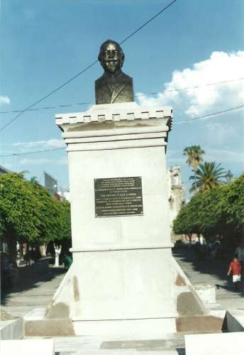 Monumento al Poeta Antonio Plaza en Apaseo el Grande.